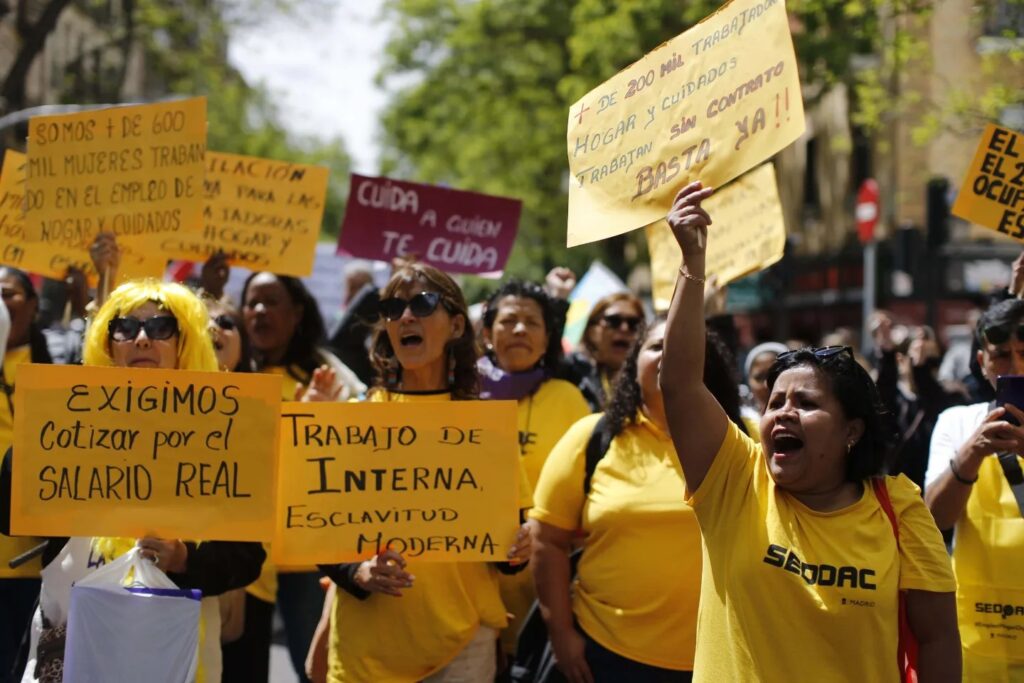 Domestic and care workers from Territorio Doméstico, the SEDOAC association, and the SINTRAHOCU union march in Madrid on 1 May, 2024, International Workers’ Day, to demand equal and fair rights for in-house workers and others in the sector who continue to face precarious and exploitative conditions.